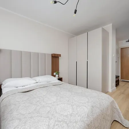 A Unique With A Beautiful View Of The Palace Of Culture And Science By Renters Varsó